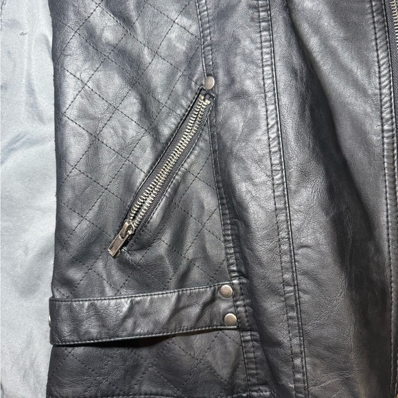 Vanity Black Leather Vest - Picture 4 of 5